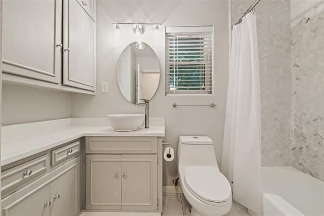 Building Photo - 6848 Town N Dr