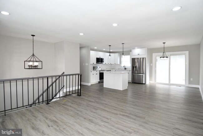 Building Photo - 2101 Norlinda Ave