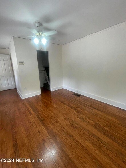 Building Photo - 3904 Hollingsworth St
