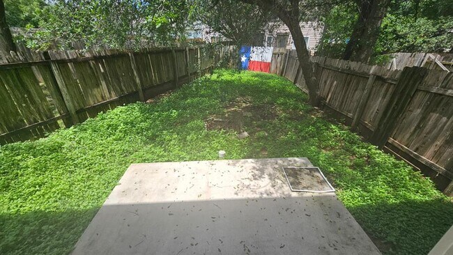Building Photo - 844-846-846 Sagewood Trail