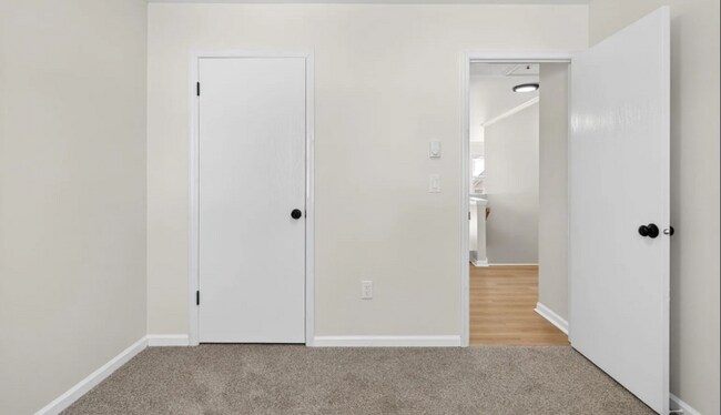 Building Photo - 13 Sligo St