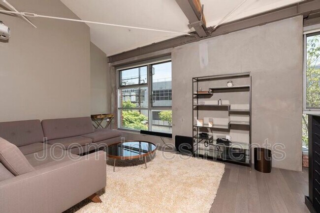 Building Photo - 527 Molino St