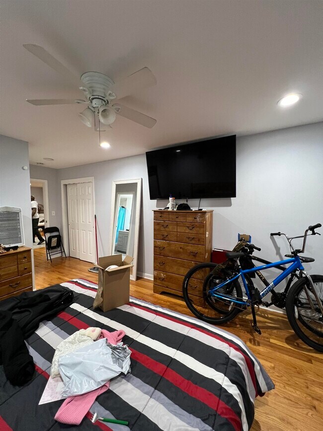 Building Photo - 3586 John F. Kennedy Blvd