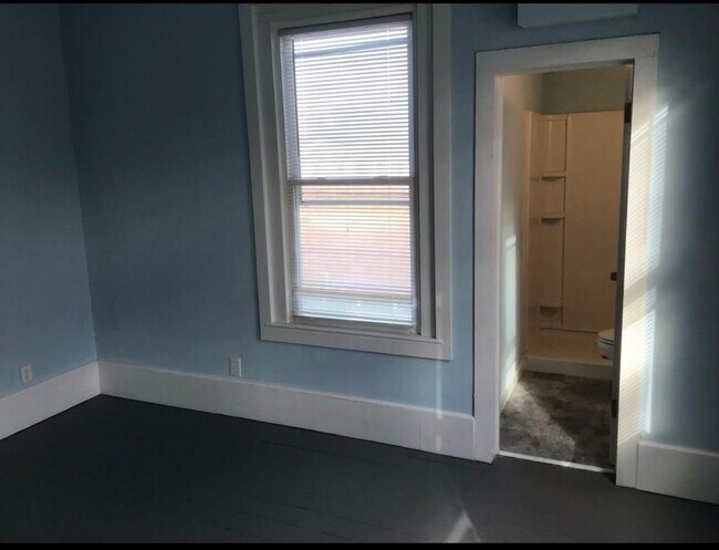 Building Photo - Galveston 4-plex Ave K