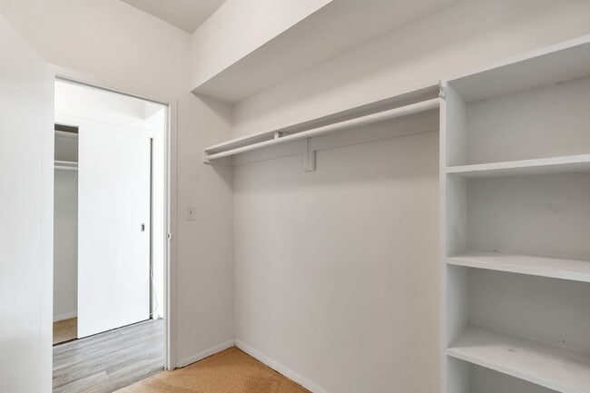 Building Photo - Sun-Filled, Top Floor L Shaped Studio In M...