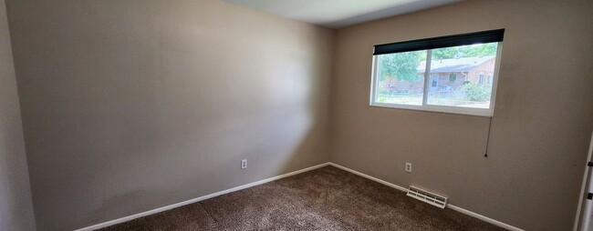 Building Photo - 2 Bedroom | 1 Bathroom Available for Rent!