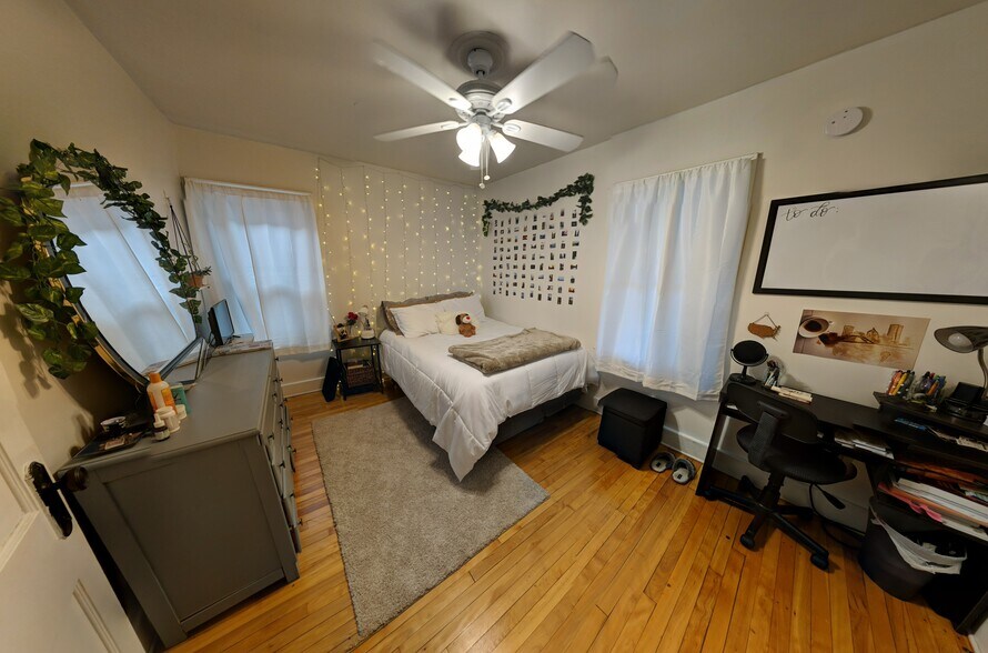 Bedroom #3 - 543 Clarendon St