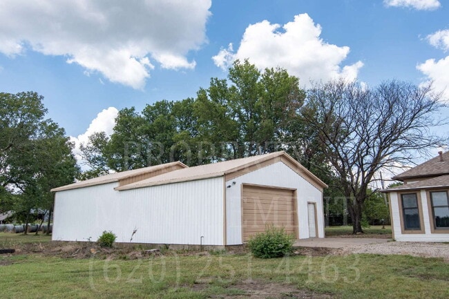 Building Photo - Remodeled 3-Bed Country Home
