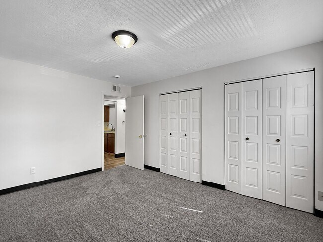 Building Photo - 5560 E Virginia St