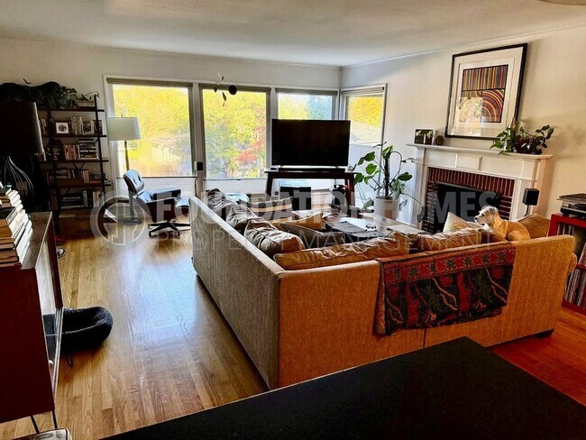 Building Photo - Modern Bret Harte Home with Gourmet Kitchen - FOUNDATION