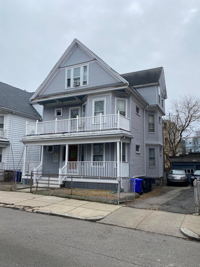 Building Photo - 18 Edison Green