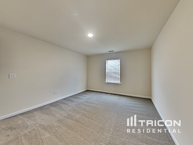 Building Photo - 207 Renwick Dr