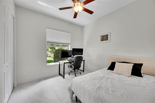 Building Photo - 11163 NW 69th Pl