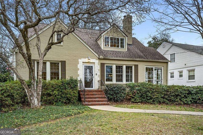 Building Photo - 2918 N Hills Dr NE