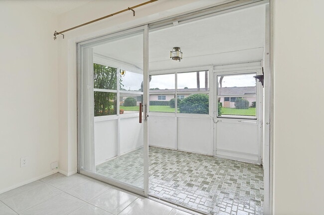 Building Photo - 2557 Dudley Dr W