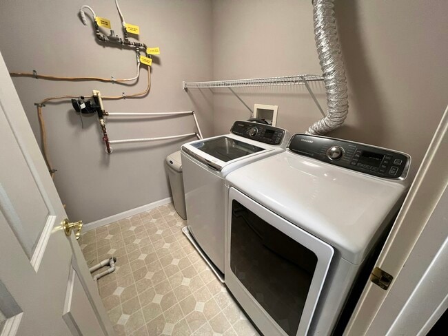 Building Photo - 3126 Alexander Pl