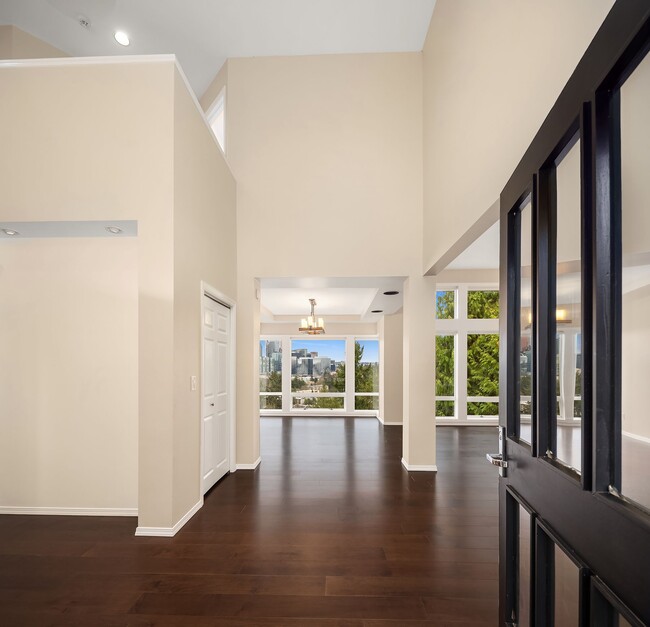 Building Photo - 9610 SE 7th St