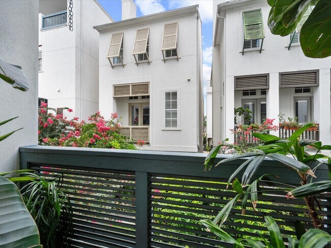 Building Photo - 249 E 27th St