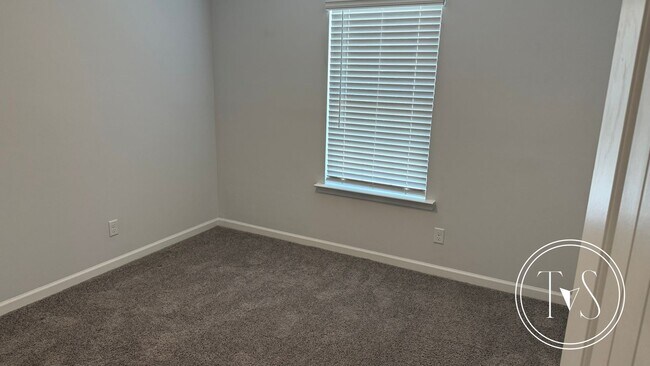 Building Photo - SUMMER MOVE-IN SPECIAL: $1000 OFF 1ST MONT...