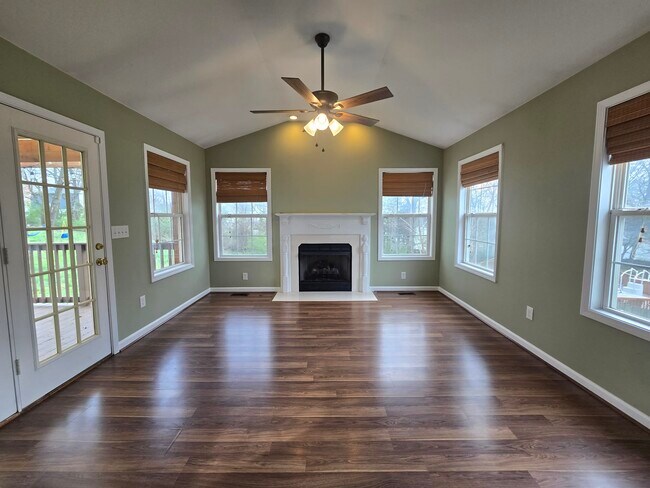 Building Photo - 2723 Mollys Ct