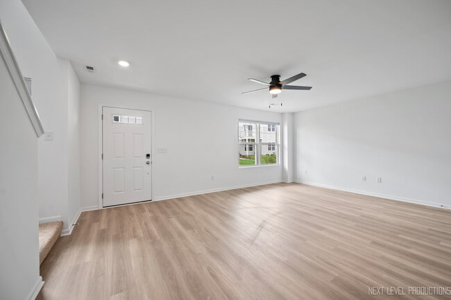 Building Photo - 227 Kingsport Dr