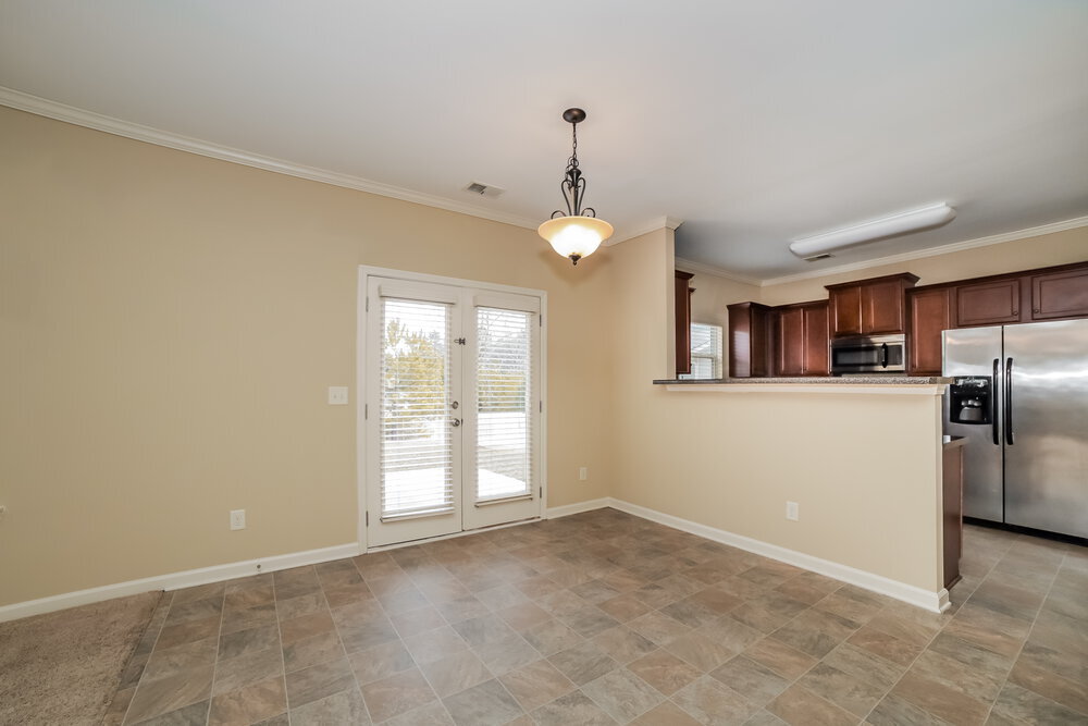 Building Photo - 2090 Hydrangea Ln