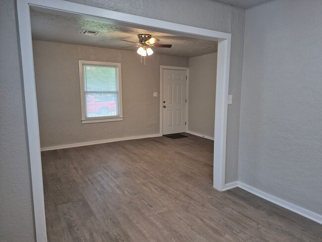 Building Photo - Newly updated Cottage style home in Lawton...