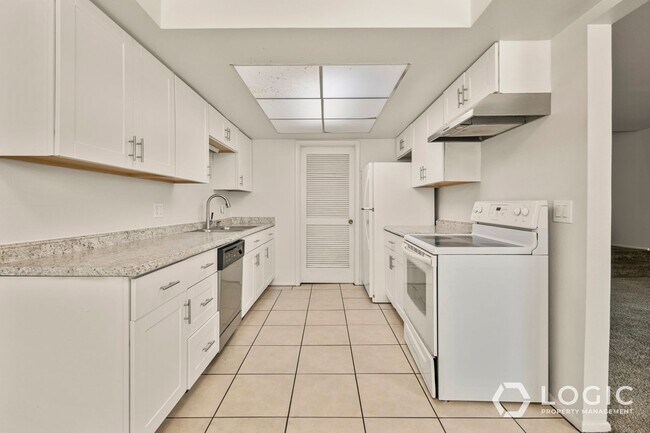 Building Photo - 331 W 170 N