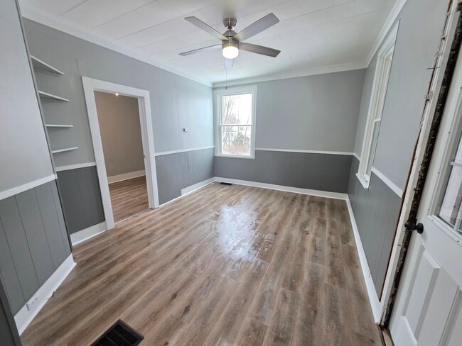 Building Photo - 129 W Perry St