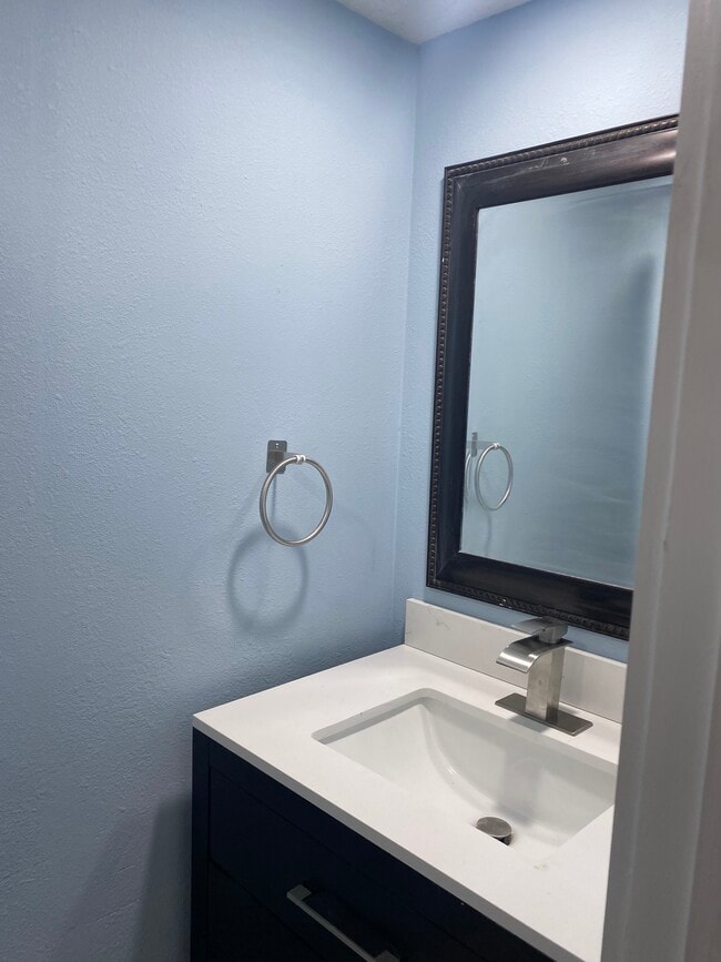 Building Photo - 3865 Suffolk Ln