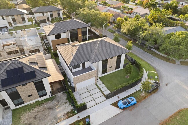 Building Photo - 17900 SW 149th Ave