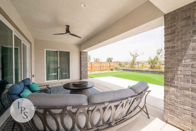 Building Photo - Madera Tesoro Viejo - Beautiful Hillside Village 2-Story Home, 4BR/3BA, SOLAR, Community Pool + L...