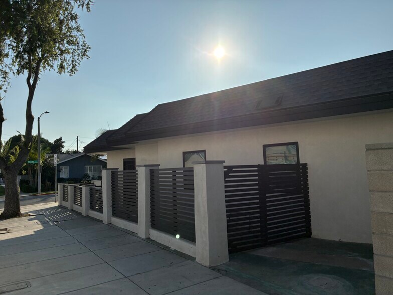 Building Photo - 2739 E Adams St