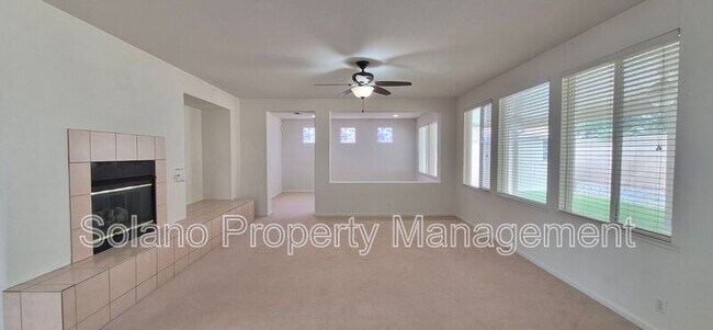 Building Photo - 2080 Mariposa Dr