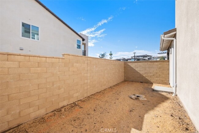 Building Photo - 125 Seep