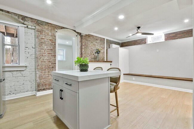 Building Photo - 685 Argonne Ave NE