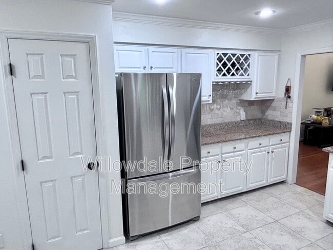 Building Photo - 305 Silvercliff Trail