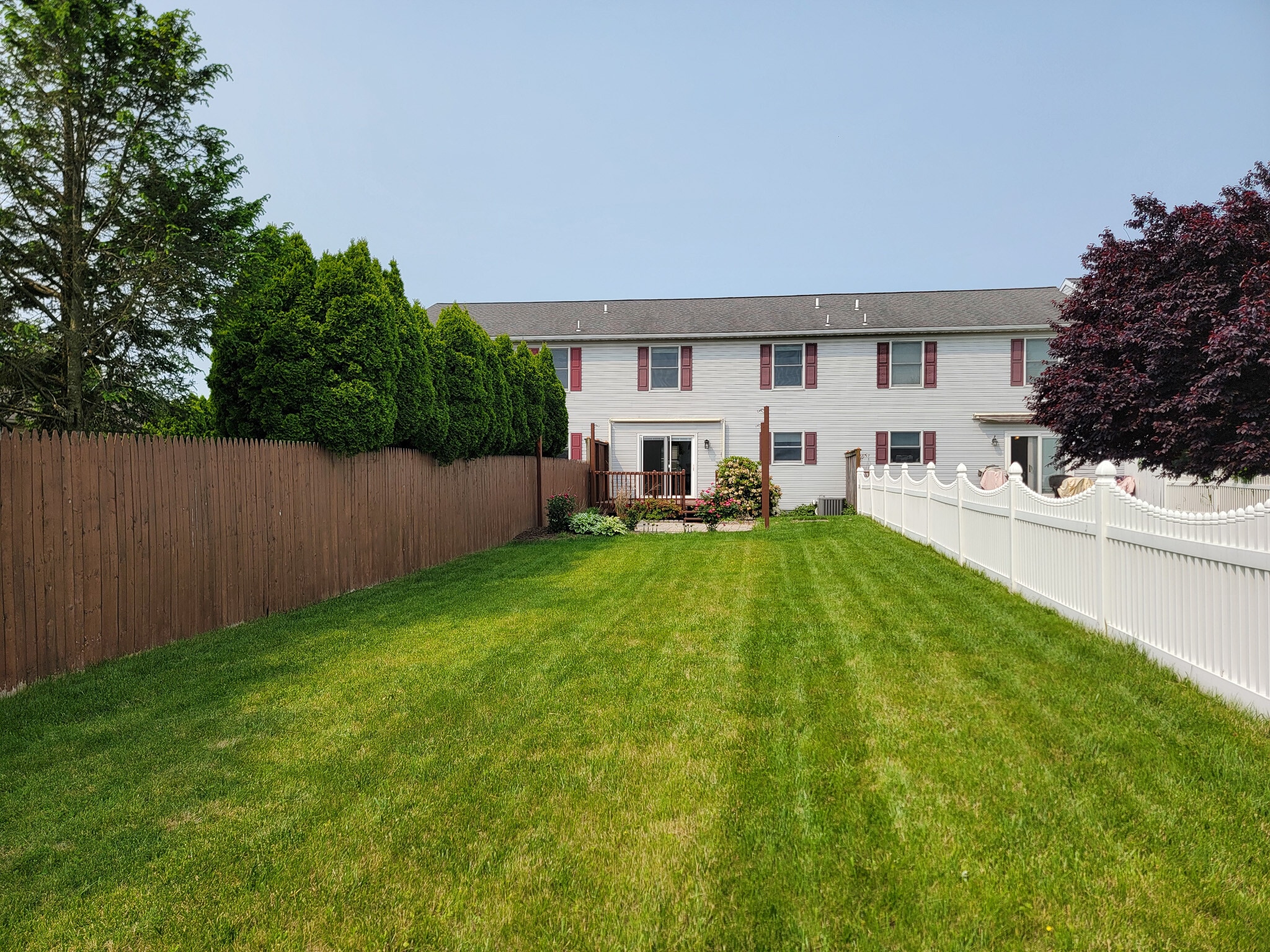 Building Photo - 390 Acorn Cir