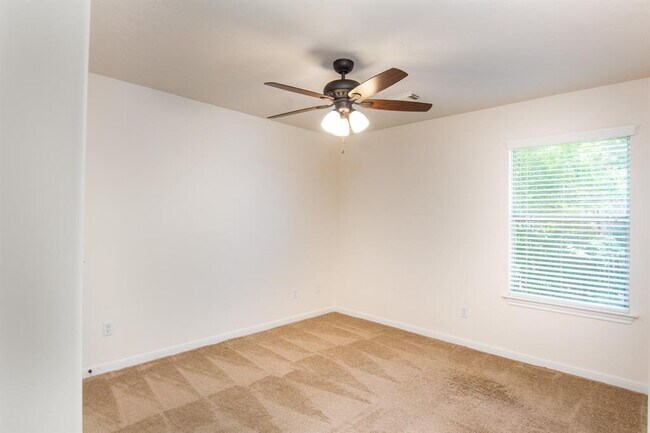 Building Photo - 147 Ledgestone Pl