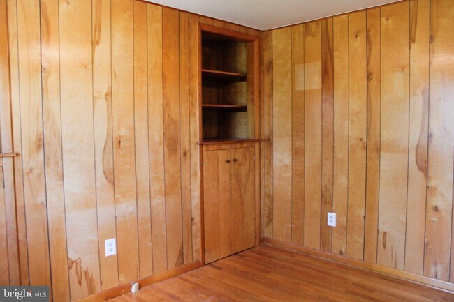 Building Photo - 481 Riffey Ln