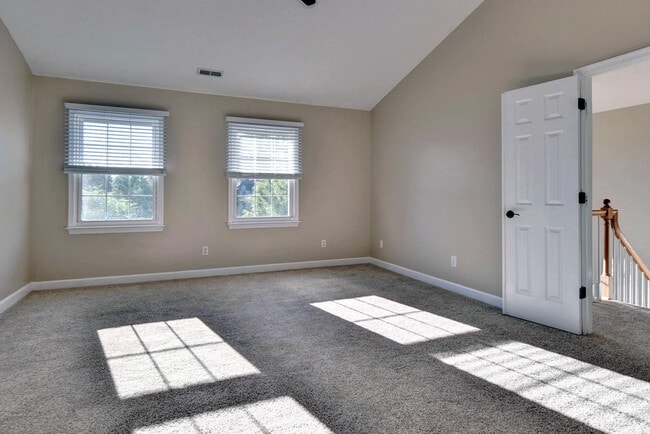 Building Photo - 128 Rockmor Ln