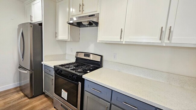 Building Photo - 326 E 73rd St