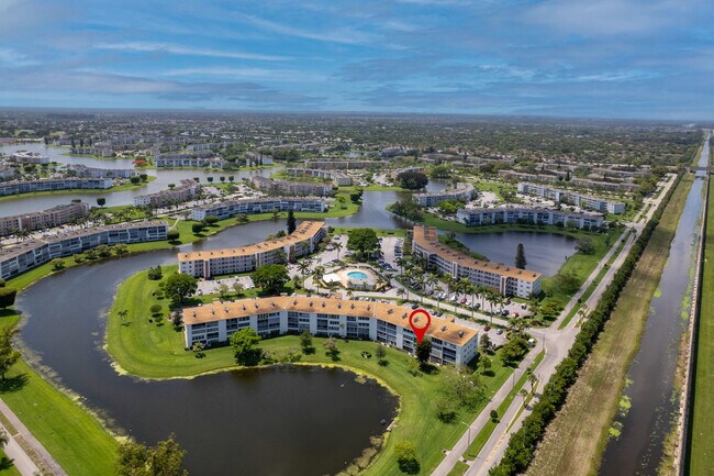 Building Photo - 1052 Hythe A