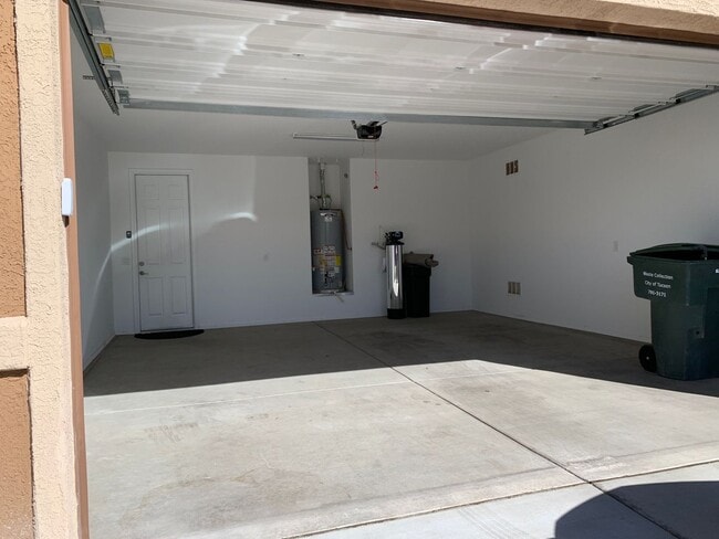 Building Photo - 3 Bedroom 2 Bath Home with 2 car garage, only built in 2020