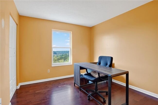 Building Photo - 117 Scenic Hill Dr