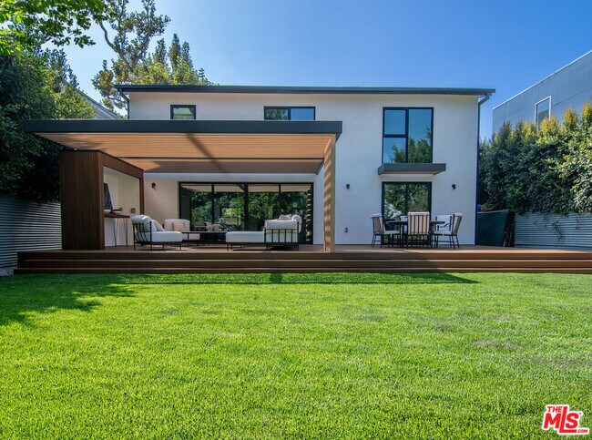 Building Photo - 10639 Cushdon Ave