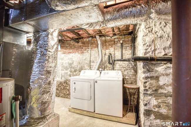 Building Photo - 26 Haviland St