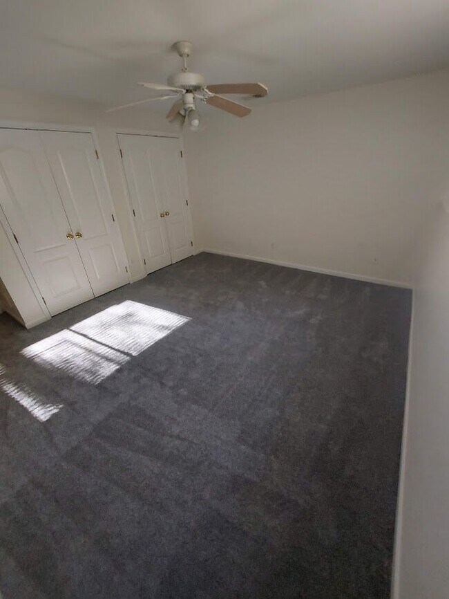 Building Photo - GLENDALE TOWNHOMES