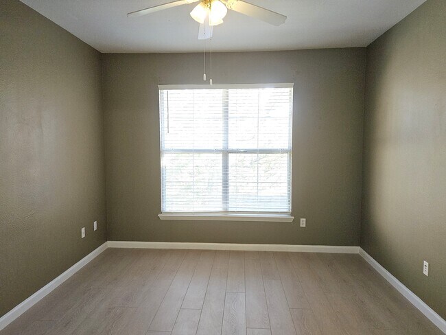 Building Photo - 7442 S Quail Cir