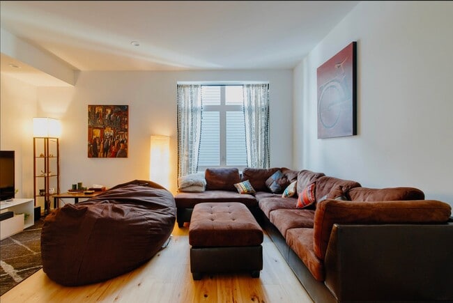 Building Photo - Modern 3 Bed, 3.5 Bath Townhouse for Rent